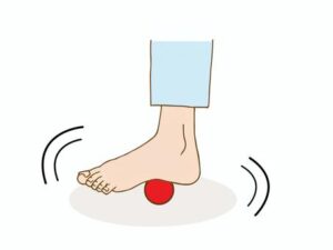 ボールで足裏をマッサージするイラスト